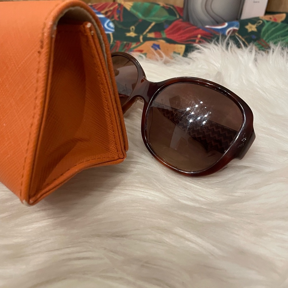 Tory Burch Brown Gradient Oversized Sunglasses with Orange Case - Picture 13 of 14